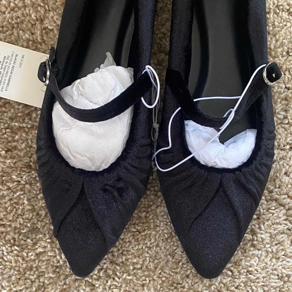 Black Pointed Mary Jane Flats with Strap - Picture 3 of 3